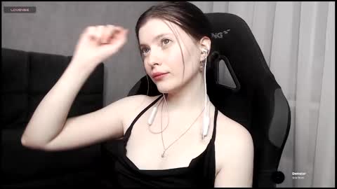 Snapshot of 111__________________ chatting on 11.13.25 111__________________ online show from 11.13.25