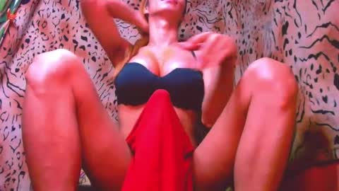 Snapshot of 11inchmistressxxlyka chatting on 02.18.25 CALL ME BABY online show from 02.18.25