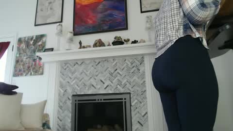 Aurora Willows online show from 01.25.25