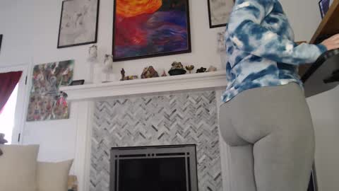 Aurora Willows online show from 01.28.25