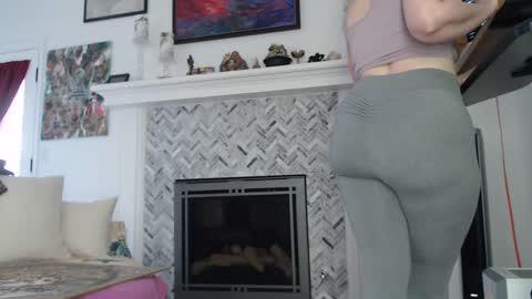 Aurora Willows online show from 01.28.25