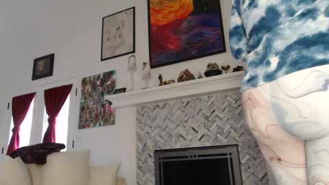 Aurora Willows online show from 01.29.25