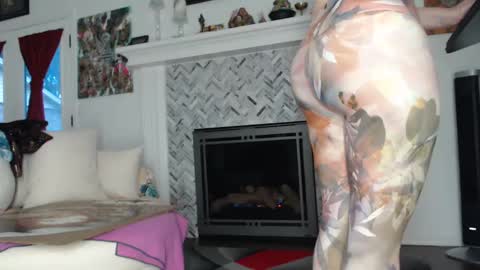 Aurora Willows online show from 01.30.25