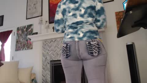 Aurora Willows online show from 01.31.25