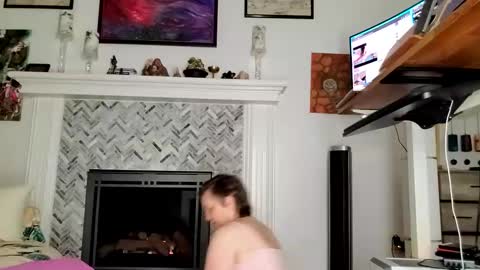 Aurora Willows online show from 02.04.25