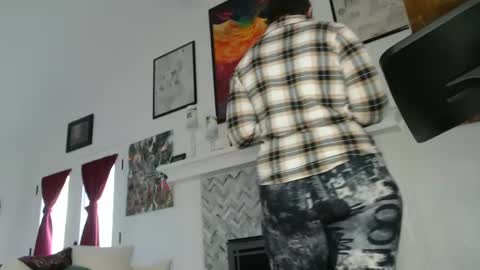 Aurora Willows online show from 02.08.25