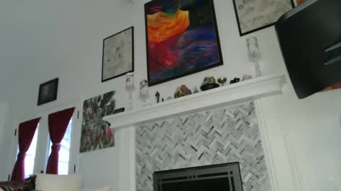 Aurora Willows online show from 02.15.25