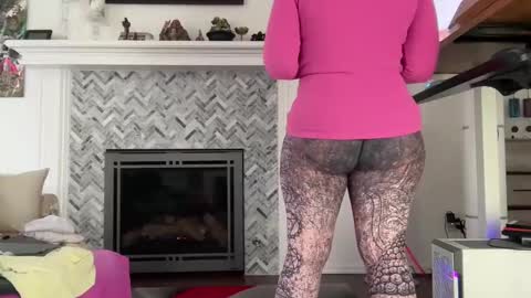 Aurora Willows online show from 02.26.25