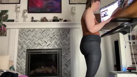 Aurora Willows online show from 03.04.25