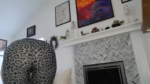 Aurora Willows online show from 09.27.25