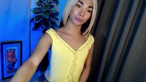 Snapshot of 18_nicole chatting on 06.08.26 barbie online show from 06.08.26