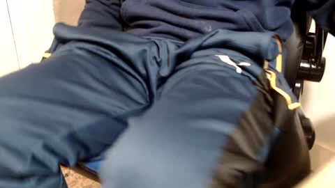 i erupt if you suck ur nipples 4 me and look at the camera while watching me online show from 02.12.25