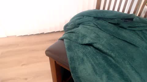 i erupt if you suck ur nipples 4 me and look at the camera while watching me online show from 10.03.25