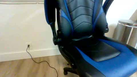 i erupt if you suck ur nipples 4 me and look at the camera while watching me online show from 04.21.26