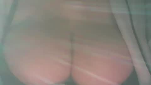 Snapshot of 1deluxepussy chatting on 01.28.25 Deluxepussy online show from 01.28.25