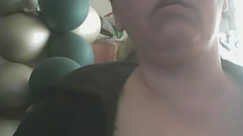 Snapshot of 1deluxepussy chatting on 02.22.25 Deluxepussy online show from 02.22.25