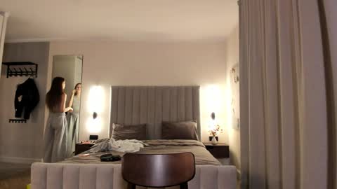 Lily 3 online show from 09.29.25