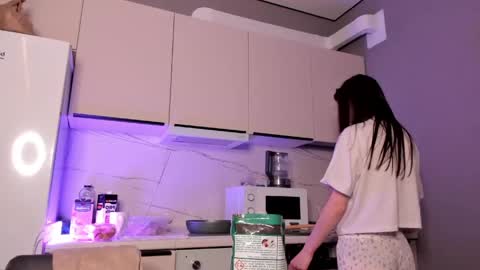 Lily 3 online show from 04.30.26