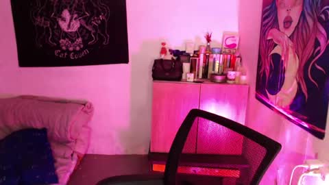 1lovelymess online show from 08.03.26