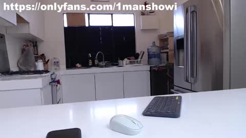 Snapshot of 1manshow11 chatting on 12.24.24 1manshow11 online show from 12.24.24