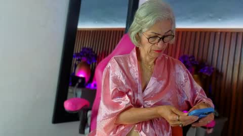 Miss Monserrate online show from 04.06.26