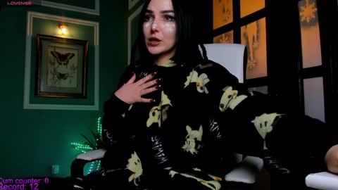 Snapshot of 1munique chatting on 12.18.24 Moona online show from 12.18.24