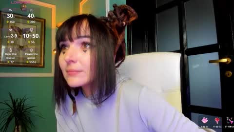 Moona  online show from 09.30.25