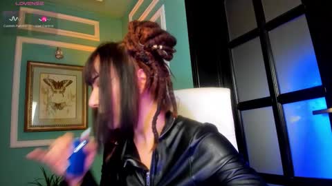 Moona  online show from 10.01.25