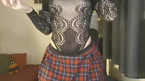 Snapshot of 1nonita chatting on 06.19.26 Nonita online show from 06.19.26