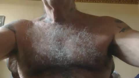 Snapshot of 1pizza_6beers___ chatting on 11.04.25 Pizza online show from 11.04.25