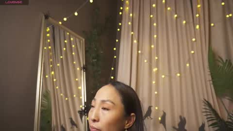 Snapshot of 1reisatumi chatting on 10.30.25 Rei online show from 10.30.25