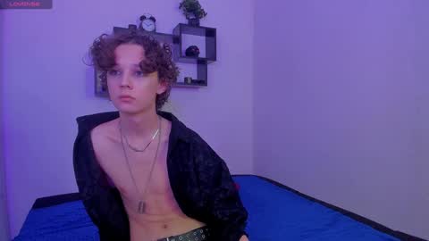 Snapshot of 1vampirella_gs chatting on 12.21.24 Milos online show from 12.21.24