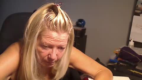 Snapshot of 1xtrahornyone chatting on 12.10.24 Susan online show from 12.10.24