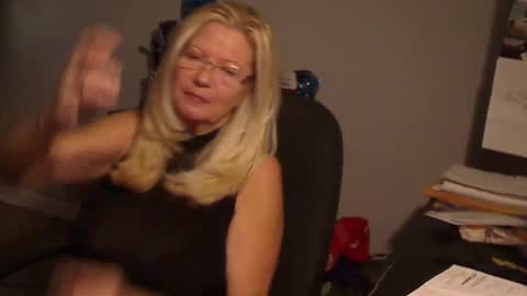 Snapshot of 1xtrahornyone chatting on 12.19.24 Susan online show from 12.19.24