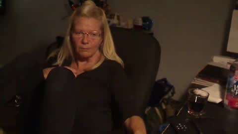 Snapshot of 1xtrahornyone chatting on 12.28.24 Susan online show from 12.28.24