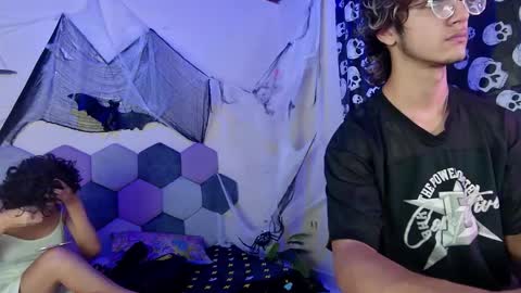 Snapshot of 2006_tgn chatting on 10.31.25 2006_tgn online show from 10.31.25