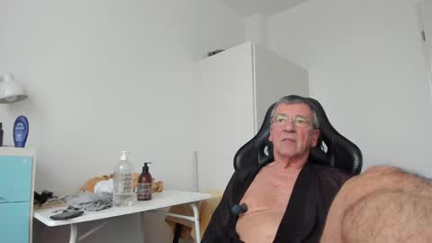 Henk online show from 02.20.25