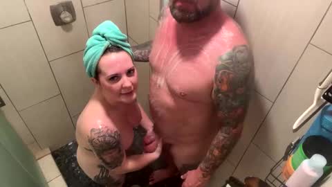 Snapshot of 2freakycouple24 chatting on 10.08.25 Zak and Raegan online show from 10.08.25