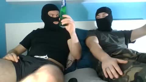 Snapshot of 2frenchfriends chatting on 10.28.25 2frenchfriends online show from 10.28.25