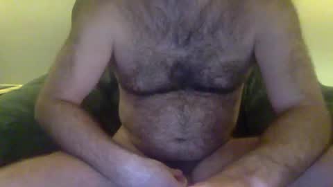Snapshot of 2hairrypigs chatting on 01.01.25 2hairrypigs online show from 01.01.25