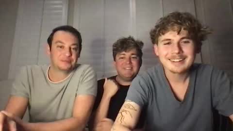 Snapshot of 2hungboys chatting on 04.19.26 Roommates online show from 04.19.26