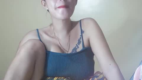 Snapshot of 2pinaybeauty chatting on 11.11.25 2pinaybeauty online show from 11.11.25