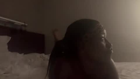 Snapshot of 304divinekarma chatting on 11.12.25 GamerBaddieLux online show from 11.12.25