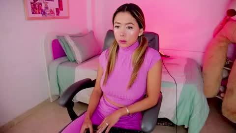 Snapshot of 3kam_amazonian chatting on 05.10.26 independent model online show from 05.10.26