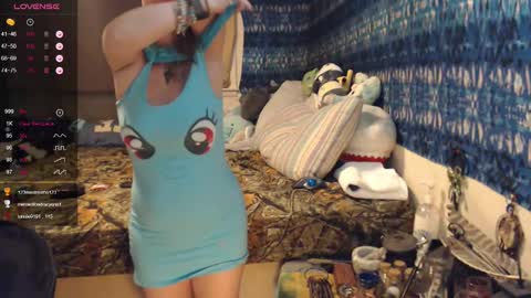 Snapshot of 420stonerchick chatting on 11.13.25 420stonerchick online show from 11.13.25