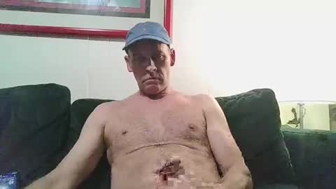 Snapshot of 4nuf chatting on 01.04.25 4nuf online show from 01.04.25