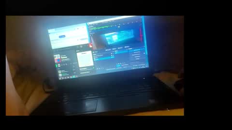 Snapshot of 5minuescum chatting on 11.03.25 RecentBison online show from 11.03.25