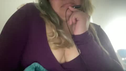 Snapshot of 69candyflowers chatting on 01.27.25 69candyflowers online show from 01.27.25