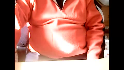 Snapshot of 69desamor chatting on 12.15.24 69desamor online show from 12.15.24