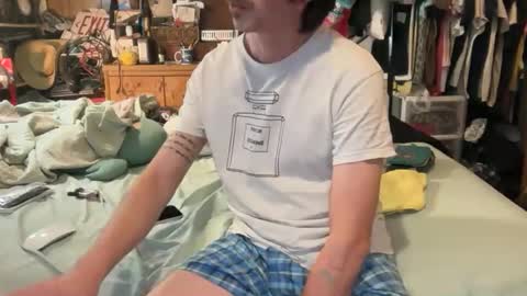 Snapshot of 69j0hndo chatting on 10.29.25 FUCKR online show from 10.29.25